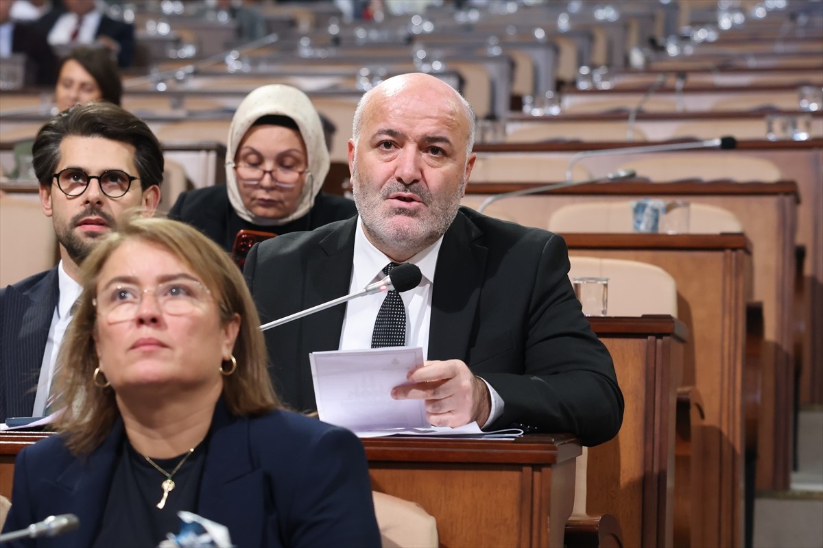 İBB Meclisi ekim ayı toplantılarının ikinci oturumu, Saraçhane'deki belediye binasında yapıldı. ...