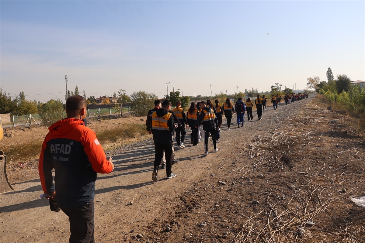 Iğdır'ın Küllük köyünde 9 gündür haber alınamayan 80 yaşındaki Alzheimer hastası emekli öğretmenin...