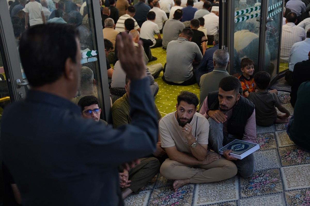 Irak’ın Süleymaniye kentinin Kelar ilçesinde, Cuma hutbelerinin işitme engellilere ulaşması ve...