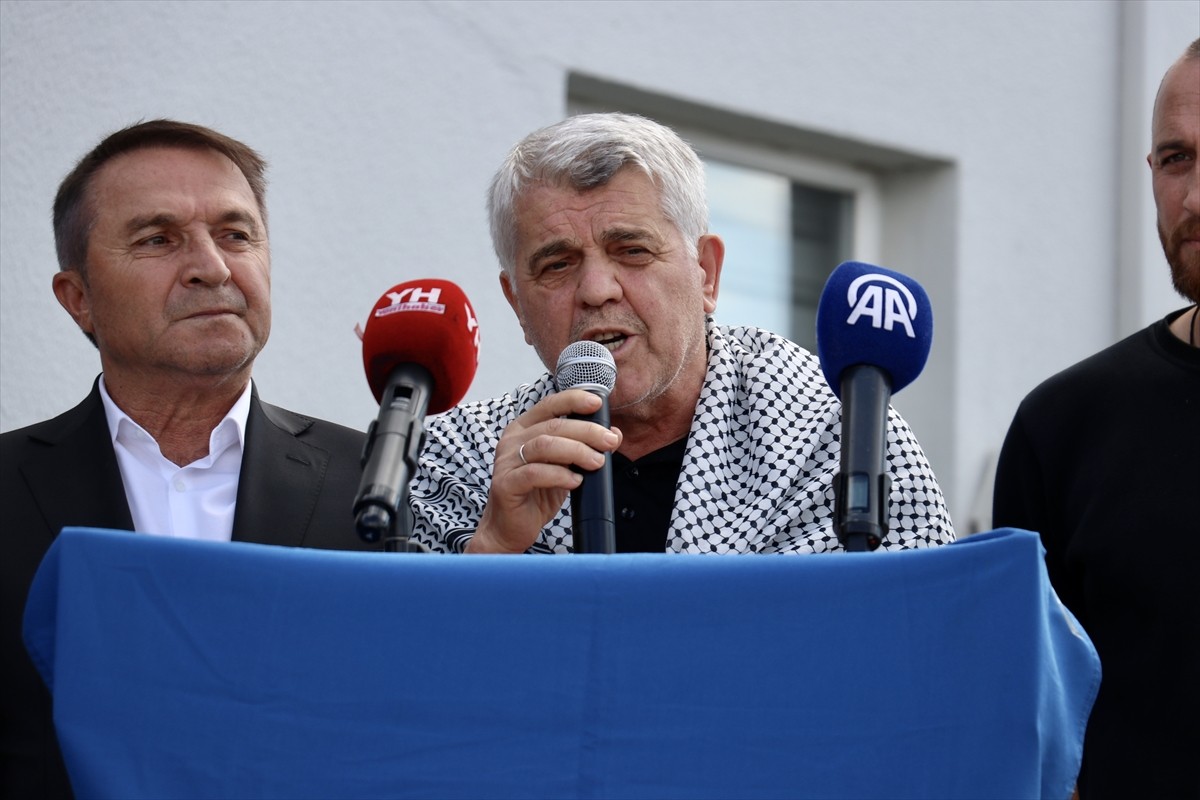 İsrail'in, Gazze'ye insani yardım ulaştırmak için yola çıkan Küresel Sumud Filosu'na düzenlediği...