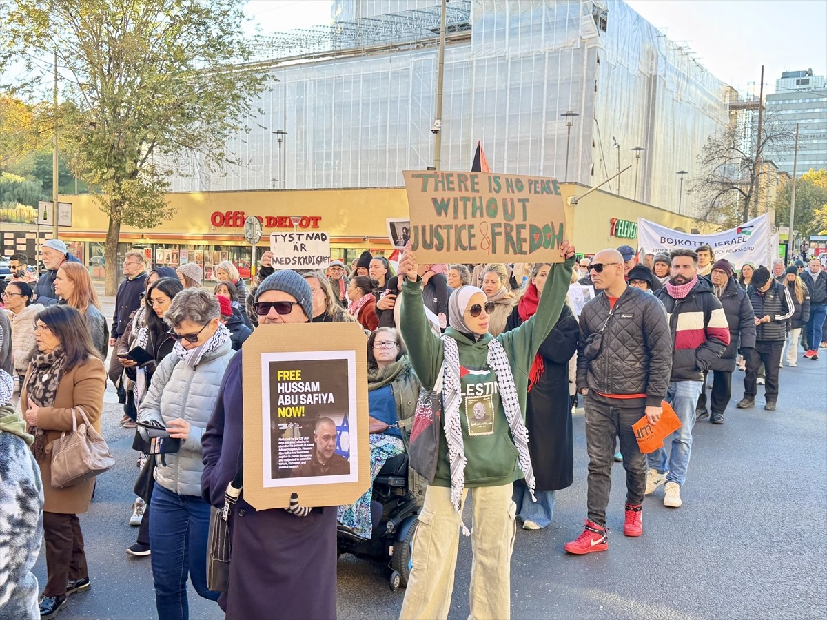 İsrail'in Gazze Şeridi'ni işgali sırasında silahlandırdığı çetelerce öldürülen Filistinli gazeteci...