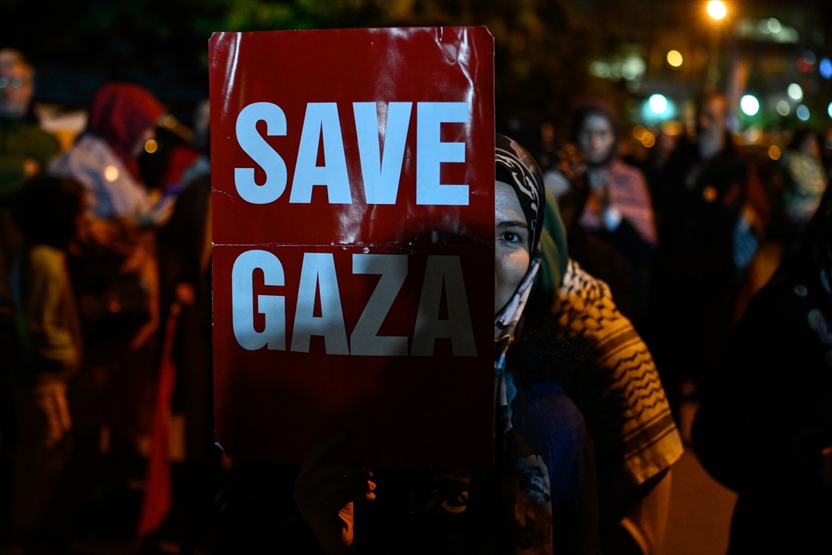 İsrail'in, insani yardım ulaştırmak için Gazze'ye yol alan Küresel Sumud Filosu'na saldırısı...