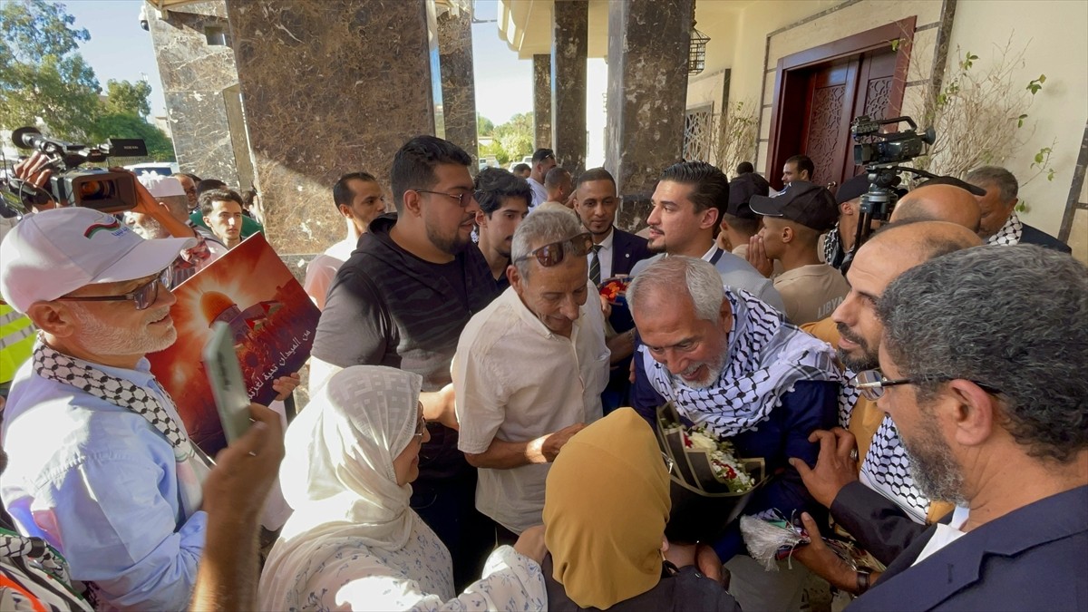 İsrail tarafından uluslararası sularda saldırıya uğrayıp alıkonulan Küresel Sumud Filosu'nda yer...