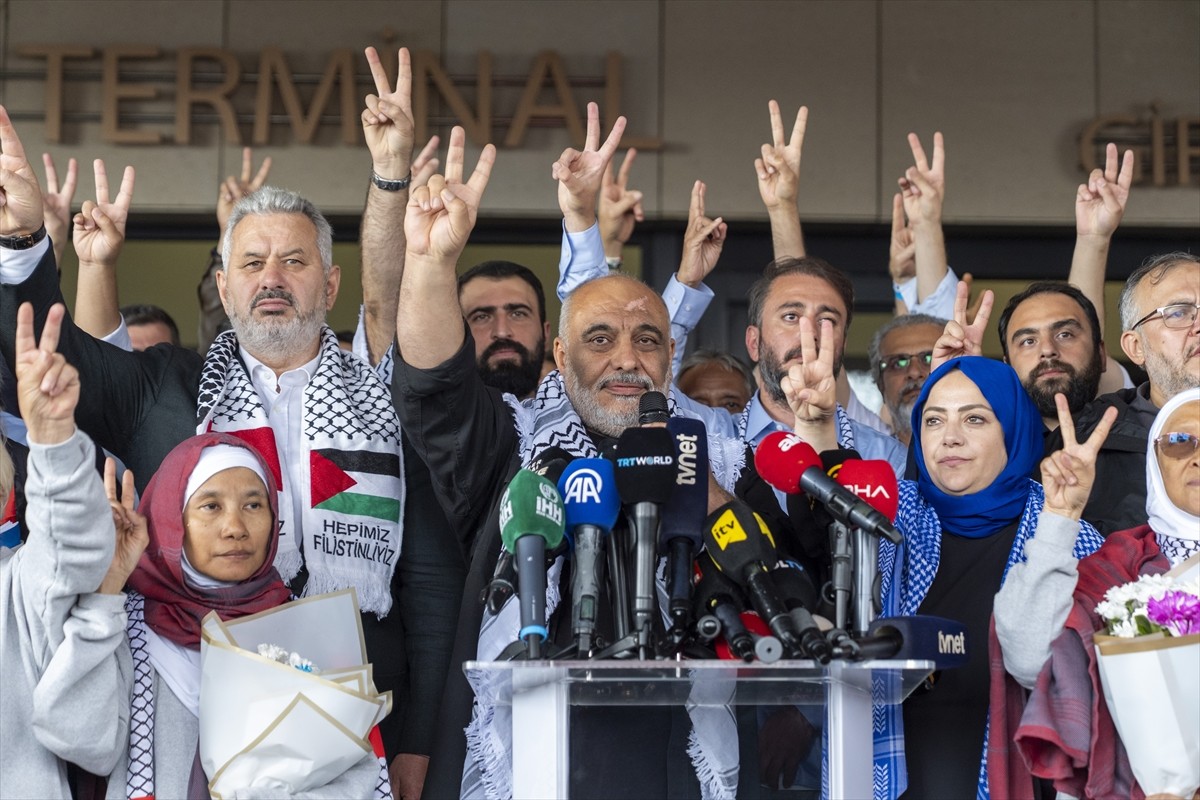 İsrail tarafından uluslararası sularda saldırıya uğrayıp alıkonulan Özgürlük Filosu...