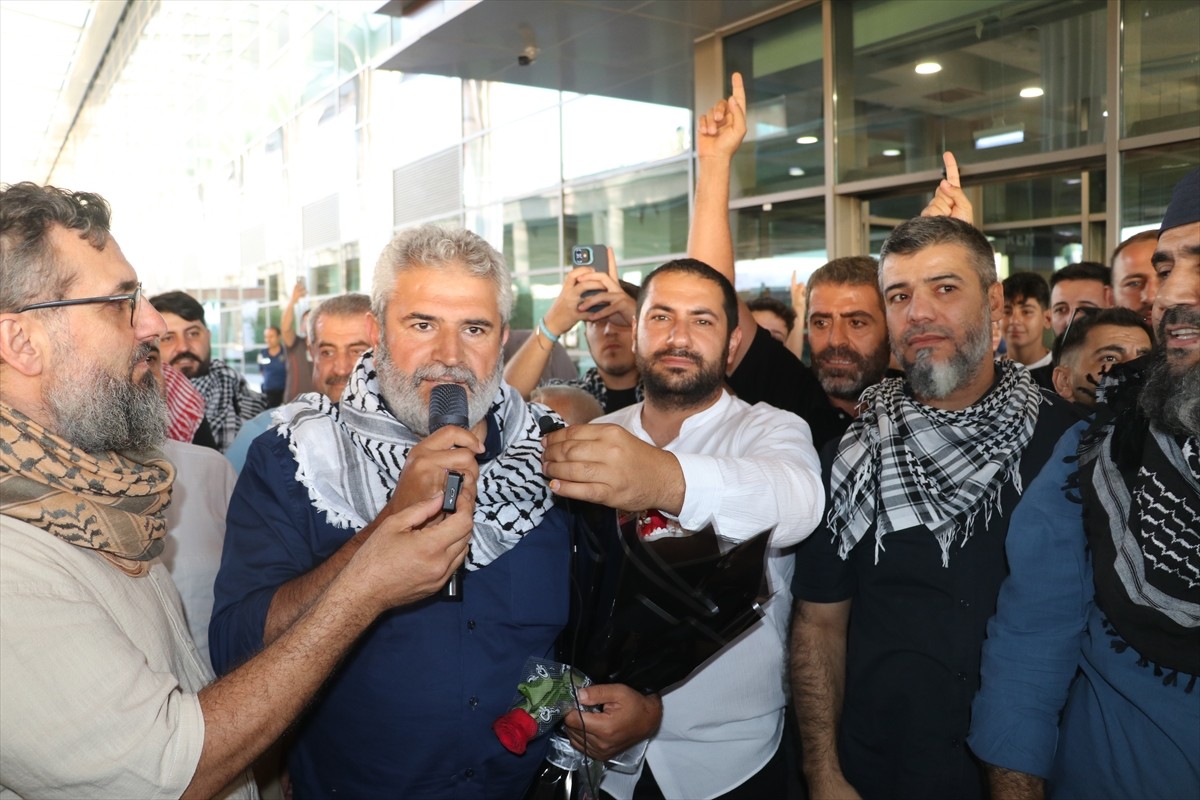 İsrail tarafından uluslararası sularda saldırıya uğrayıp alıkonulduktan sonra Türkiye'ye dönüşü...