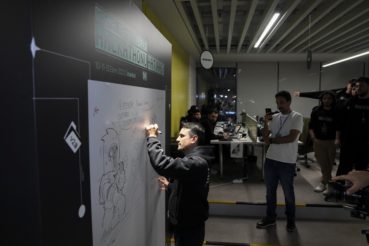 İstanbul'daki Uluslararası Haber Merkezi'nde başlayan AA Medya Teknolojileri Hackathonu V2.0'ı...