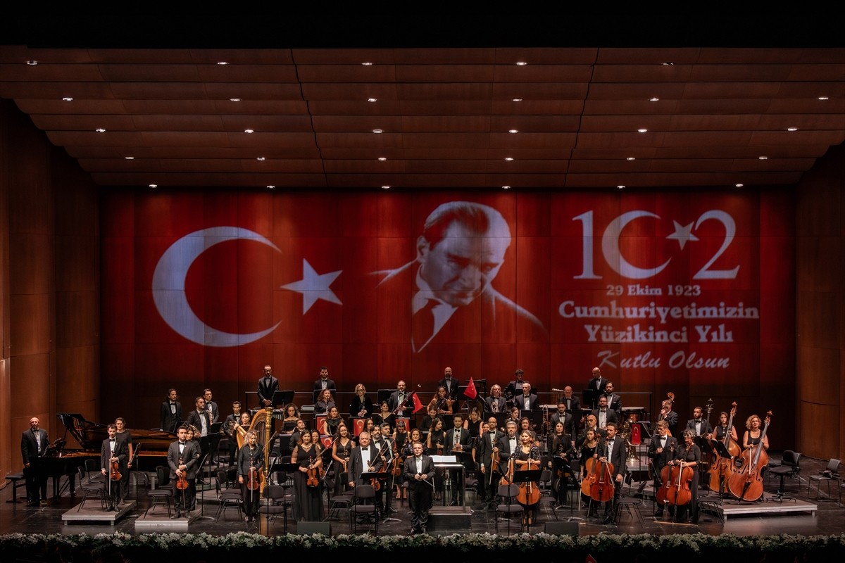 İstanbul Devlet Opera ve Balesi (İDOB), Cumhuriyet Bayramı'nda, Atatürk Kültür Merkezi Türk...