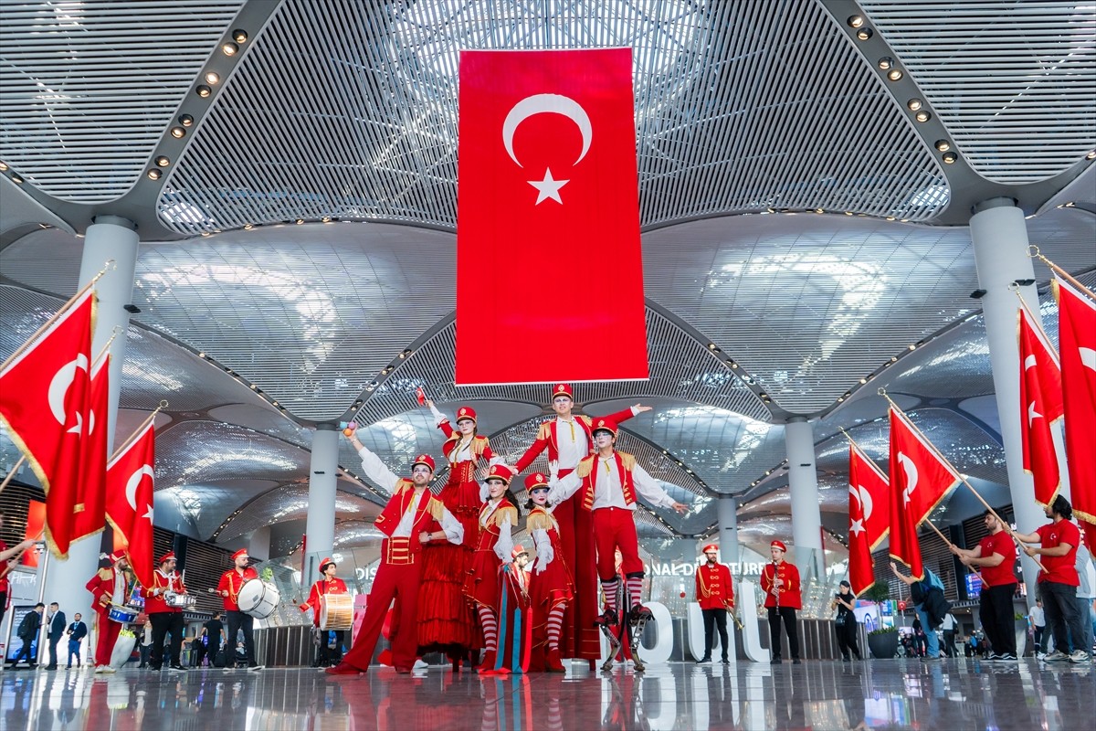 İstanbul Havalimanı'nda, 29 Ekim Cumhuriyet Bayramı ve havalimanının hizmete açılışının 7. yıl...