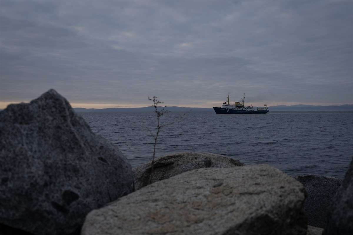 İstanbul Üniversitesi Deniz Bilimleri ve İşletmeciliği Enstitüsünden bilim insanları, R/V ALEMDAR...