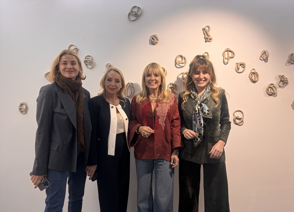 İyilik İçin Sanat Derneği tarafından, Artweeks Istanbul XII. Edisyonu kapsamında gerçekleştirilen...