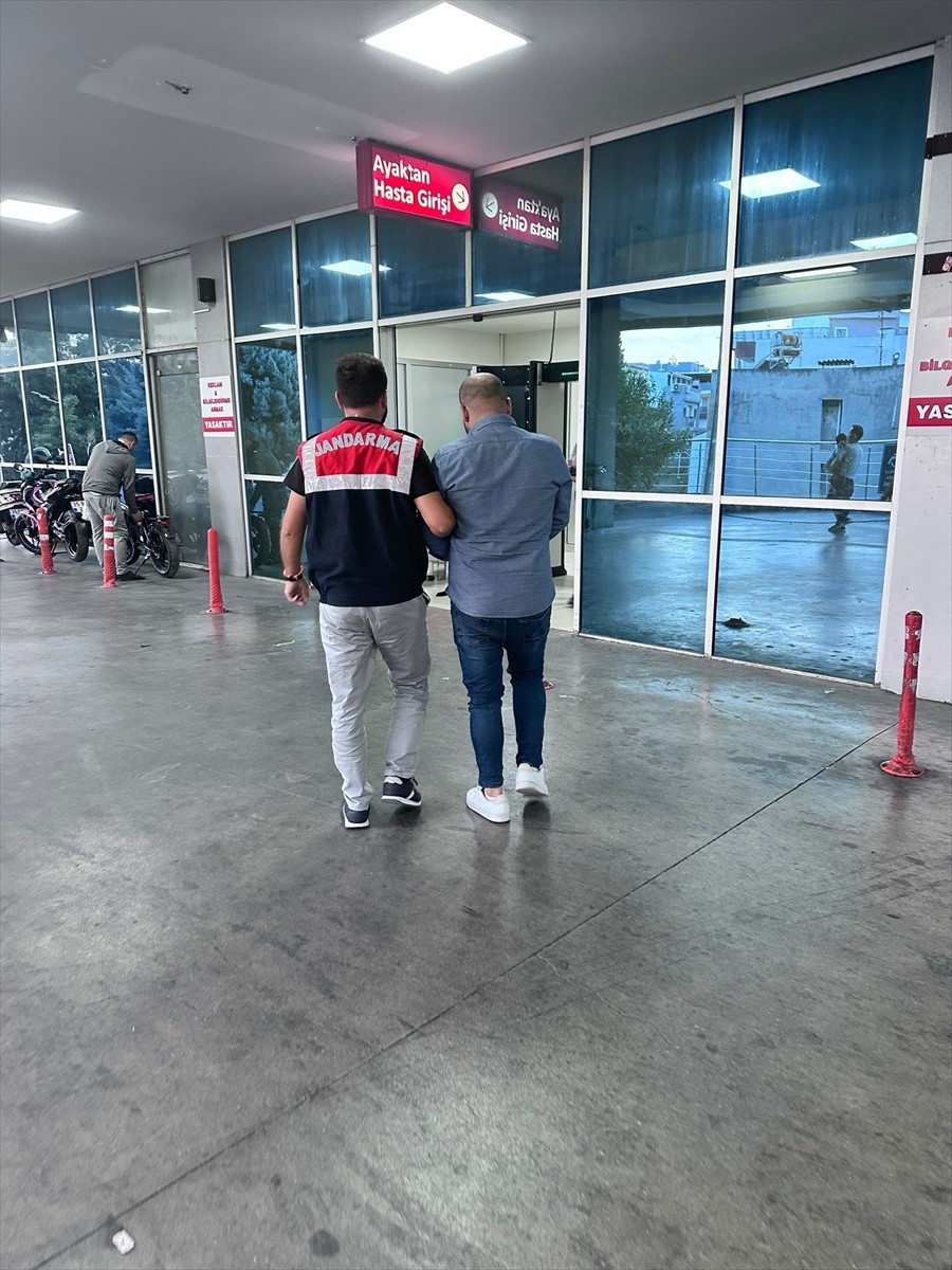 İzmir'de terör örgütü DEAŞ'a yönelik operasyonda 4 şüpheli gözaltına alındı.