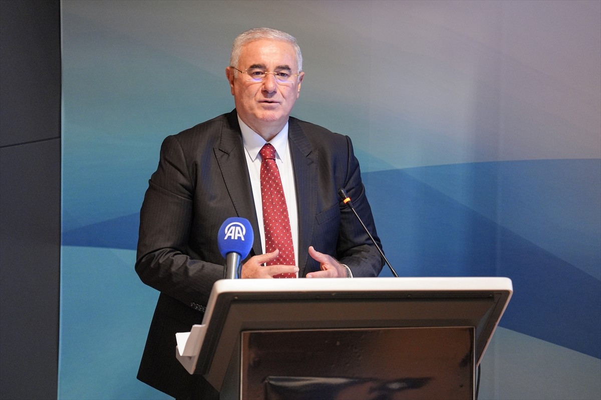 Kamu Başdenetçisi Mehmet Akarca, İstanbul Medipol Üniversitesi Güney Kampüs'te düzenlenen...