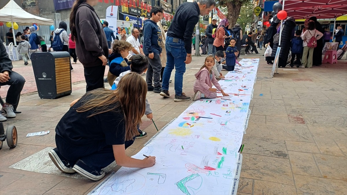 Karabük'te, İsrail'in Gazze'ye yönelik saldırılarına dikkati çekmek ve Filistinlilere destek...