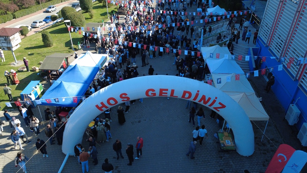 Karabük'te "KBÜFEST- 81 İl Karabük Üniversitesinde Buluşuyor" etkinliği başladı. Karabük...