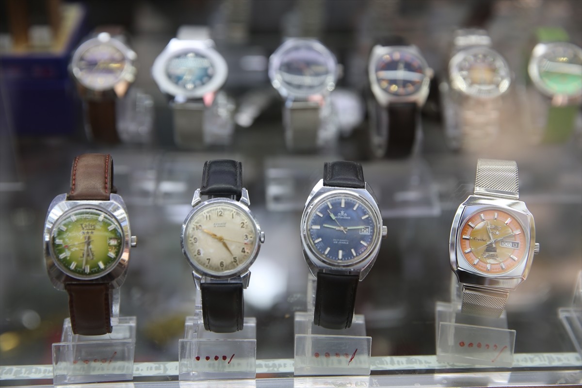 Karabük'ün Safranbolu ilçesinde yaşayan 65 yaşındaki saat tamircisi Mehmet Yapıcı, yarım asırdır...