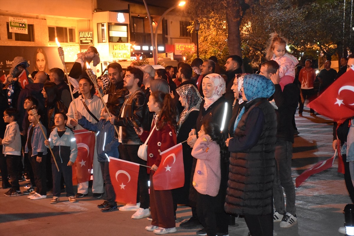 Karaman'da 29 Ekim Cumhuriyet Bayramı dolayısıyla fener alayı düzenlendi. Cumhuriyet Parkı'nda...