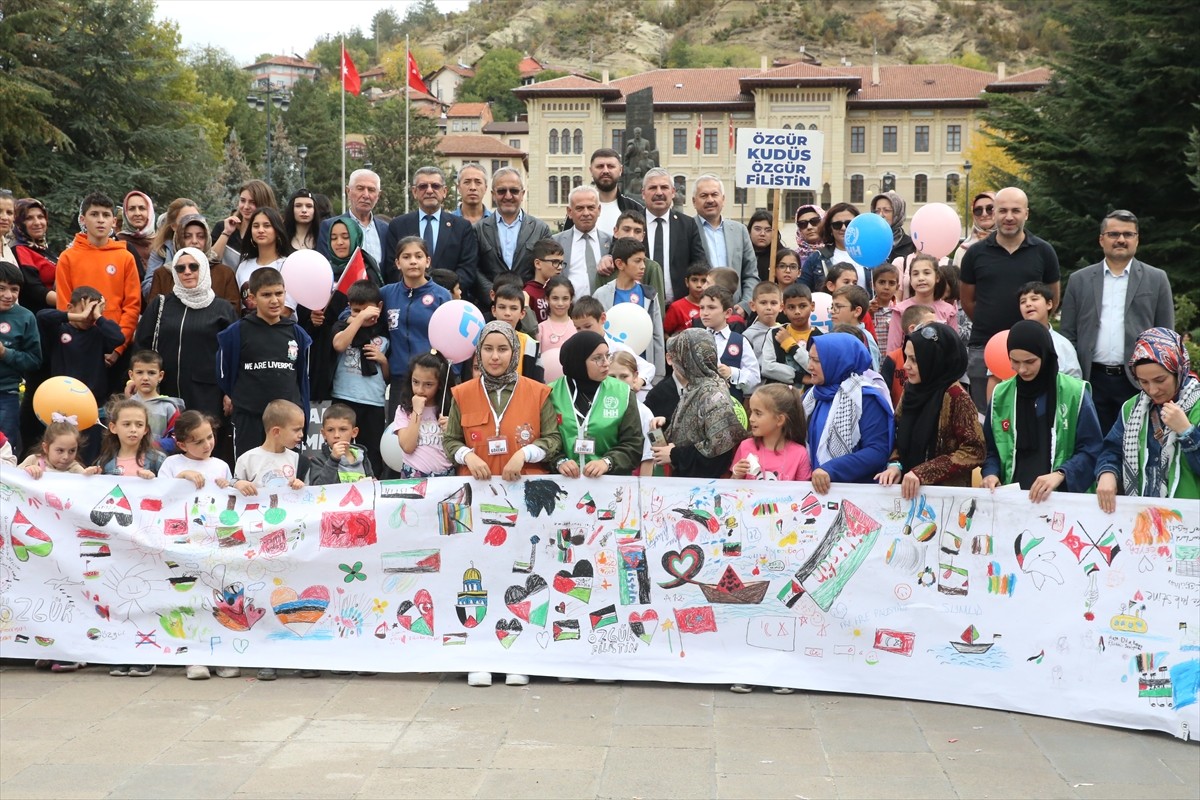 Kastamonu'da, Gazze'deki soykırıma dikkat çekmek için "Filistinli çocuklar için çiz" etkinliği...