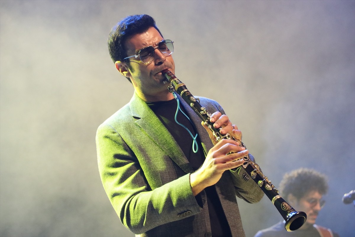 Kayseri'de Erciyes Dağı'na kurulması planlanan turizm ormanına destek amacıyla konser düzenlendi....