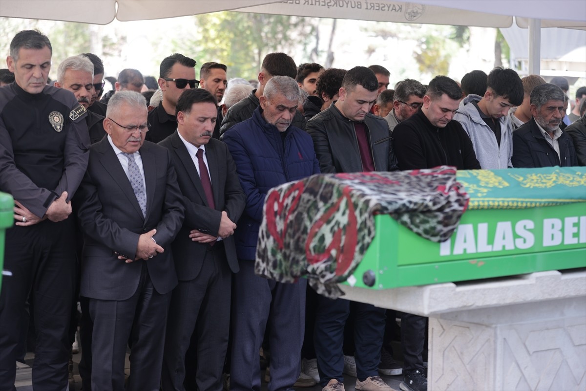 Kayseri'de eski eşi tarafından pompalı tüfekle öldürülen 3 çocuk annesi üniversite öğrencisi...