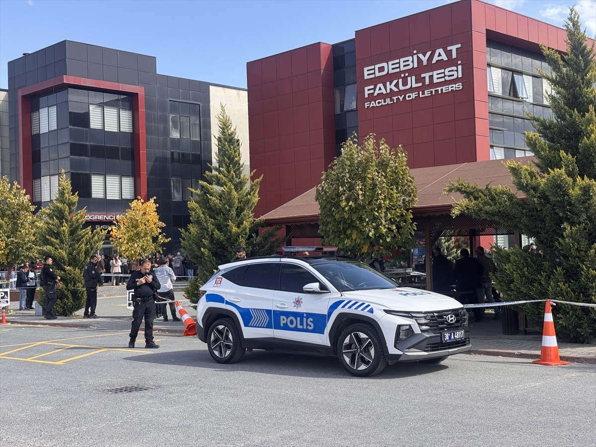 Kayseri'de eski eşi tarafından tüfekle vurulan üniversite öğrencisi kadın ağır yaralandı. Şüpheli...