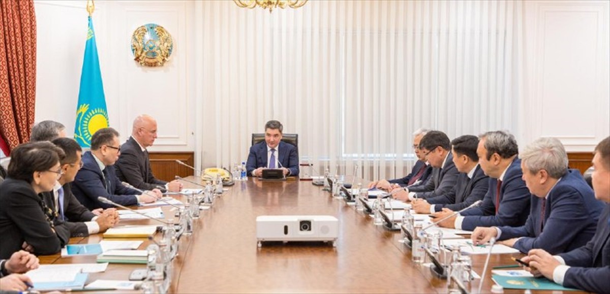 Kazakistan’da hükümet, ülkede enflasyon rakamları dengelenene kadar benzin, su, elektrik ve doğal...