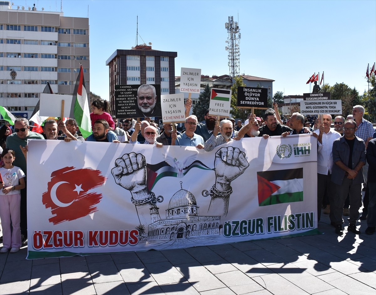 Kırıkkale'de, İsrail'in Gazze'ye yönelik saldırıları protesto edilerek, Küresel Sumud Filosu'na...