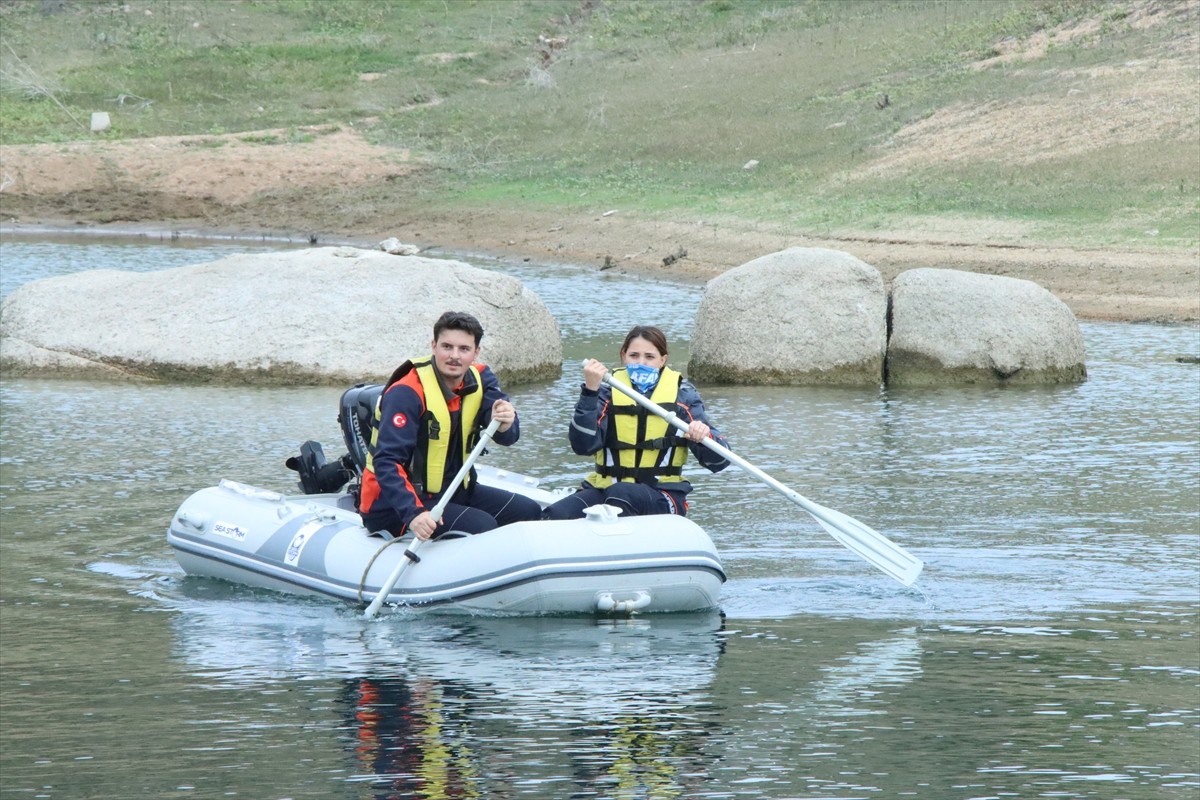 Kırklareli Afet ve Acil Durum Müdürlüğü'nde (AFAD) yeni göreve başlayan arama kurtarma personeline...