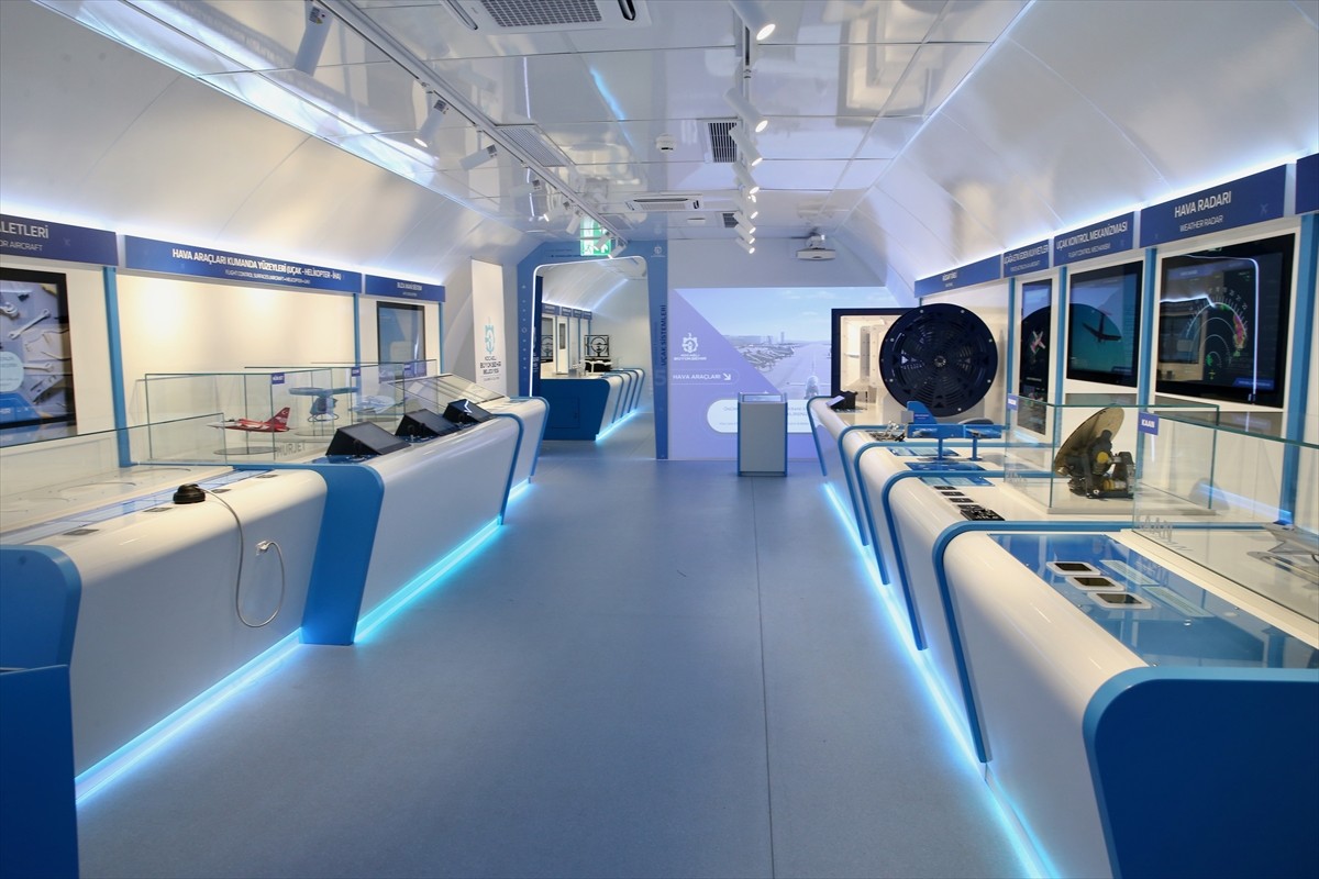 Kocaeli'de havacılık ve bilim merkezine dönüştürülen atıl durumdaki uçak, düzenlenen törenle...