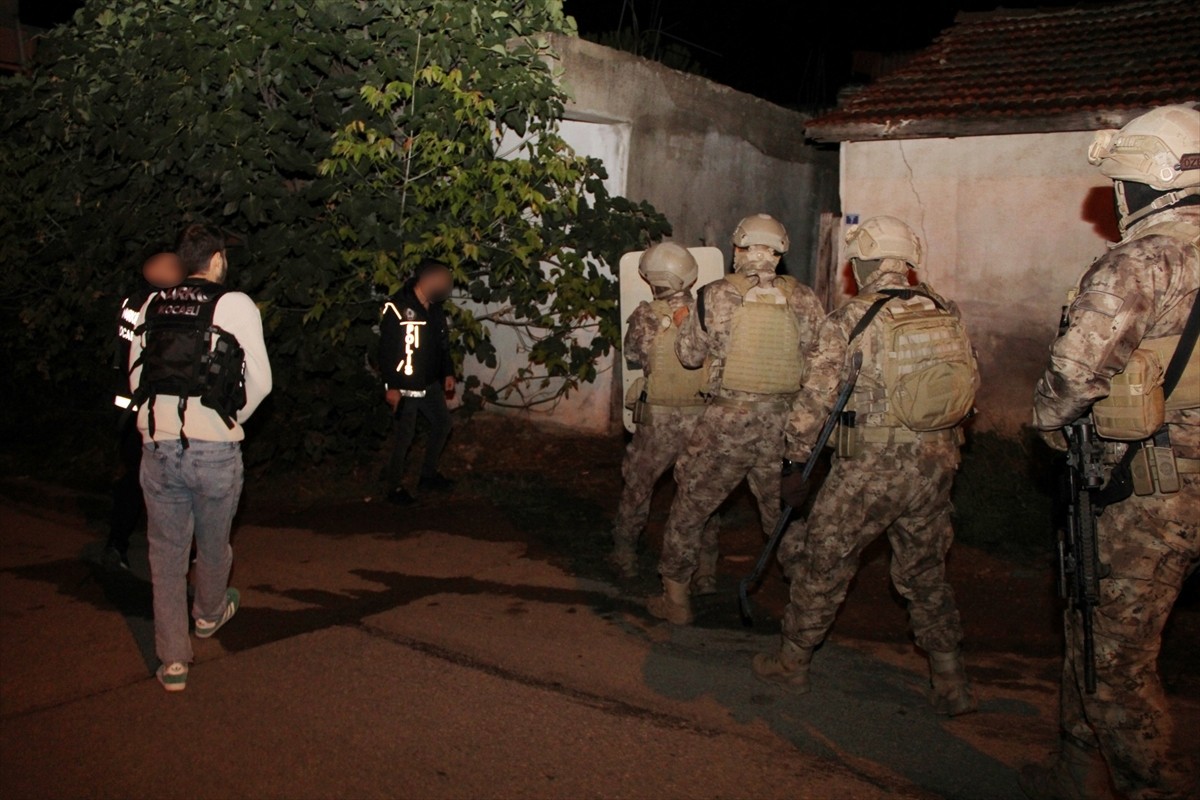 Kocaeli'de son 20 günde düzenlenen uyuşturucu operasyonunda gözaltına alınan 124 şüpheliden 86'sı...