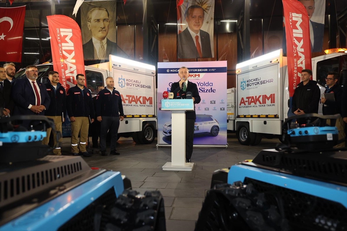 Kocaeli Büyükşehir Belediyesi, mahallelerdeki sorunları yerinde tespit edip hızlıca çözüme...