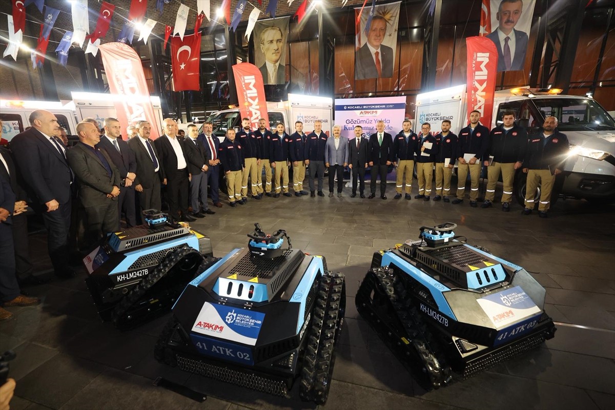 Kocaeli Büyükşehir Belediyesi, mahallelerdeki sorunları yerinde tespit edip hızlıca çözüme...