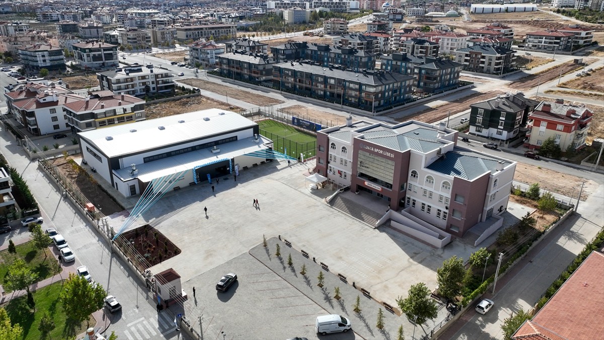 Konya'da Selçuklu Belediyesi tarafından Konya Spor Lisesine kazandırılan ve merhum Ahmet Çalık'ın...