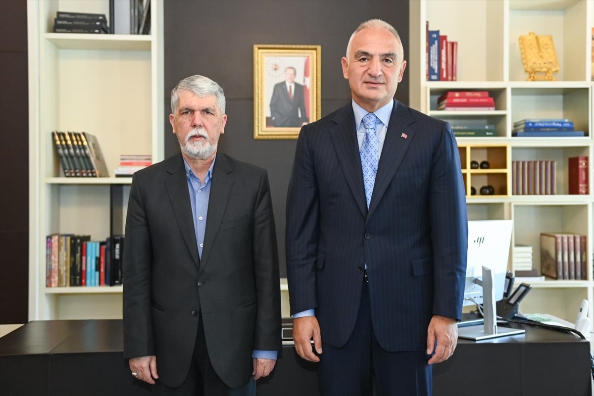 Kültür ve Turizm Bakanı Mehmet Nuri Ersoy (sağda), İran Kültür ve İslami İrşad Bakanı Abbas Salihi...