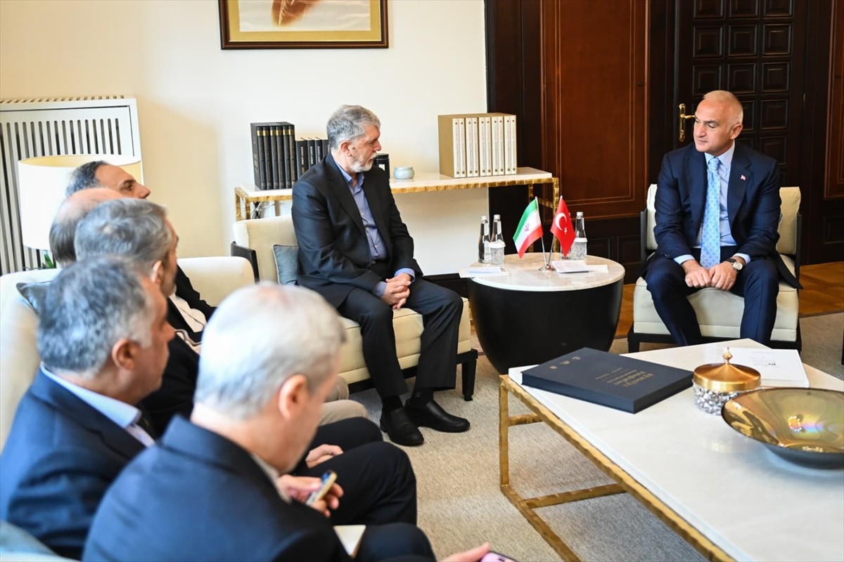 Kültür ve Turizm Bakanı Mehmet Nuri Ersoy (sağda), İran Kültür ve İslami İrşad Bakanı Abbas Salihi...