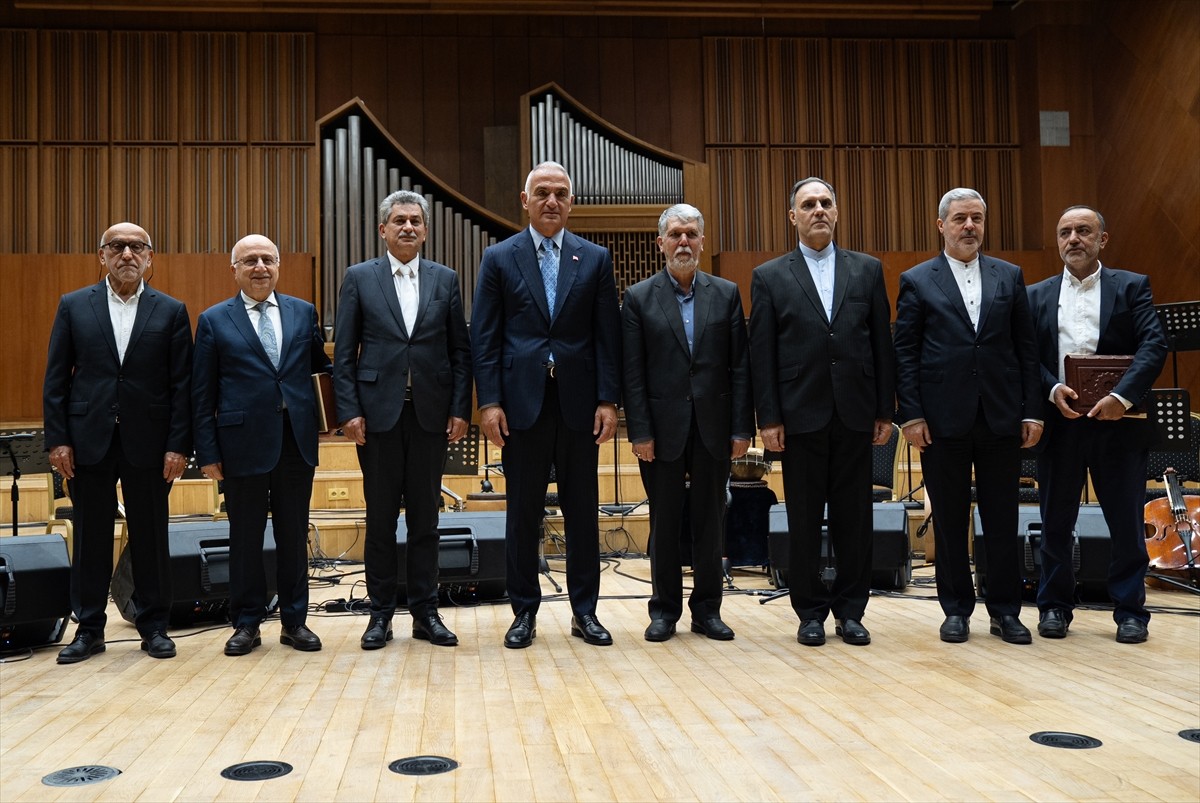 Kültür ve Turizm Bakanı Mehmet Nuri Ersoy (sol 3), İran Kültür ve İslami İrşad Bakanı Abbas Salihi...