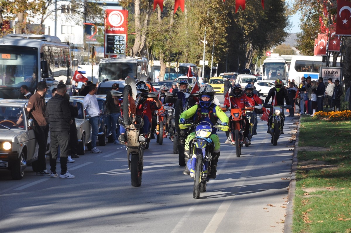 Kütahya'da 29 Ekim Cumhuriyet Bayramı dolayısıyla motosiklet grupları tarafından "Cumhuriyet...