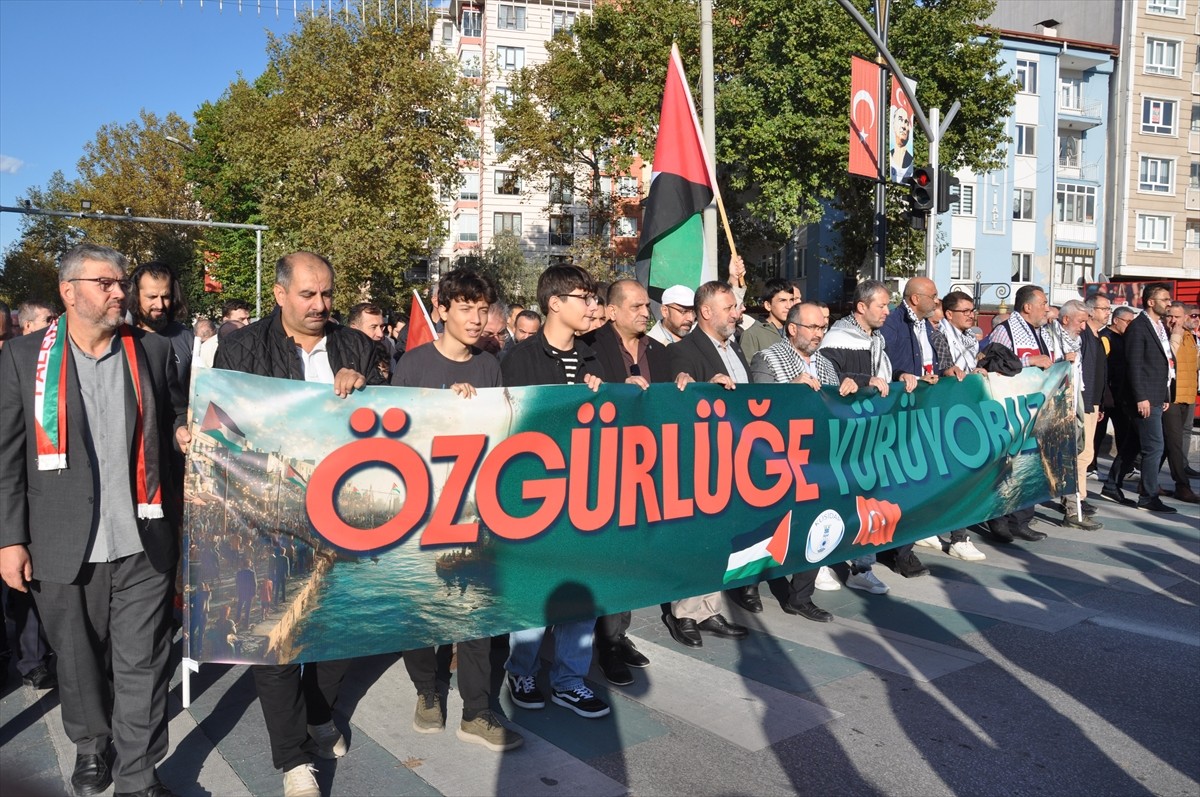 Kütahya Sivil Toplum Kuruluşları Platformu (KÜSİDAP) tarafından Küresel Sumud Filosu'na destek ve...