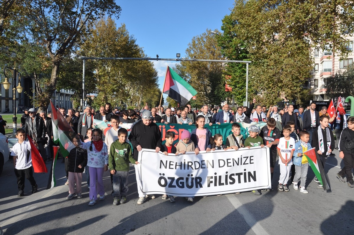 Kütahya Sivil Toplum Kuruluşları Platformu (KÜSİDAP) tarafından Küresel Sumud Filosu'na destek ve...