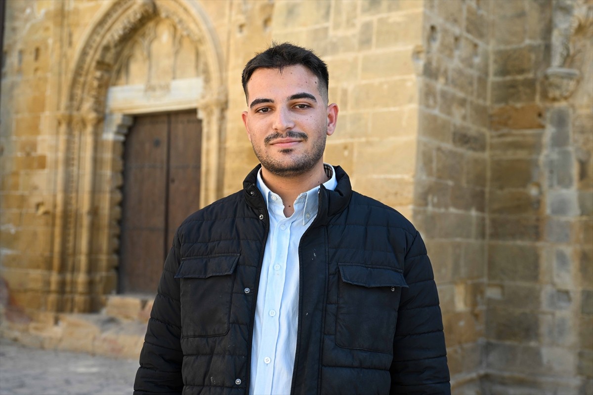 Kuzey Kıbrıs Türk Cumhuriyeti'nde (KKTC) 19 Ekim'de yapılacak cumhurbaşkanı seçiminde iki devletli...