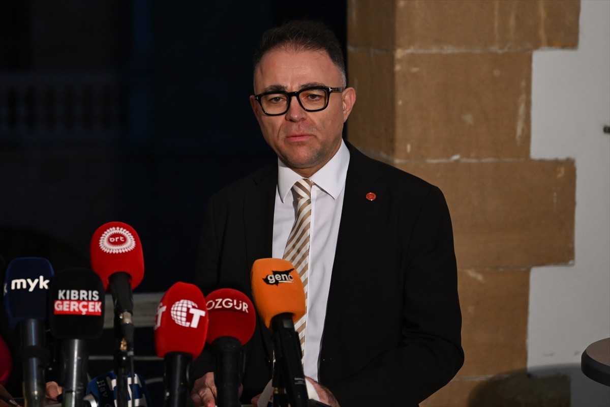 Kuzey Kıbrıs Türk Cumhuriyeti'nde (KKTC) cumhurbaşkanı seçiminde oy verme işlemlerinin...