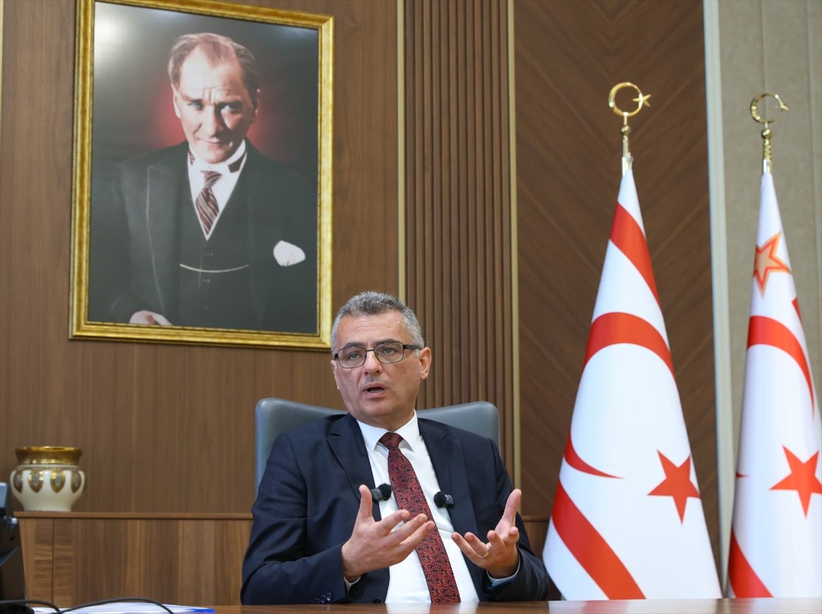 Kuzey Kıbrıs Türk Cumhuriyeti (KKTC) Cumhurbaşkanı Tufan Erhürman, devir teslim törenin ardından...