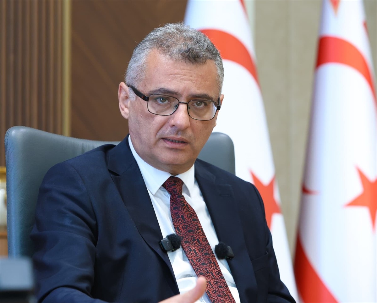 Kuzey Kıbrıs Türk Cumhuriyeti (KKTC) Cumhurbaşkanı Tufan Erhürman, devir teslim törenin ardından...