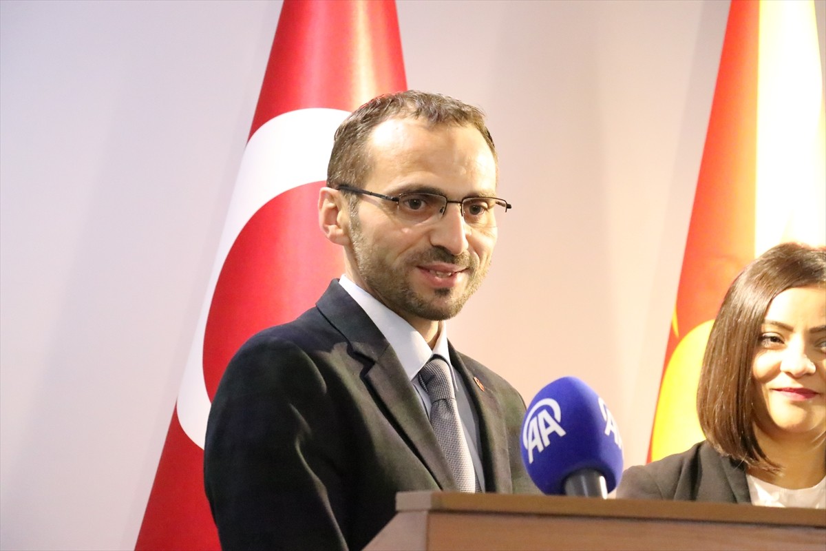 Kuzey Makedonya'nın başkenti Üsküp'te Türk enstrümanlarının kullanımının öğretileceği "İki...