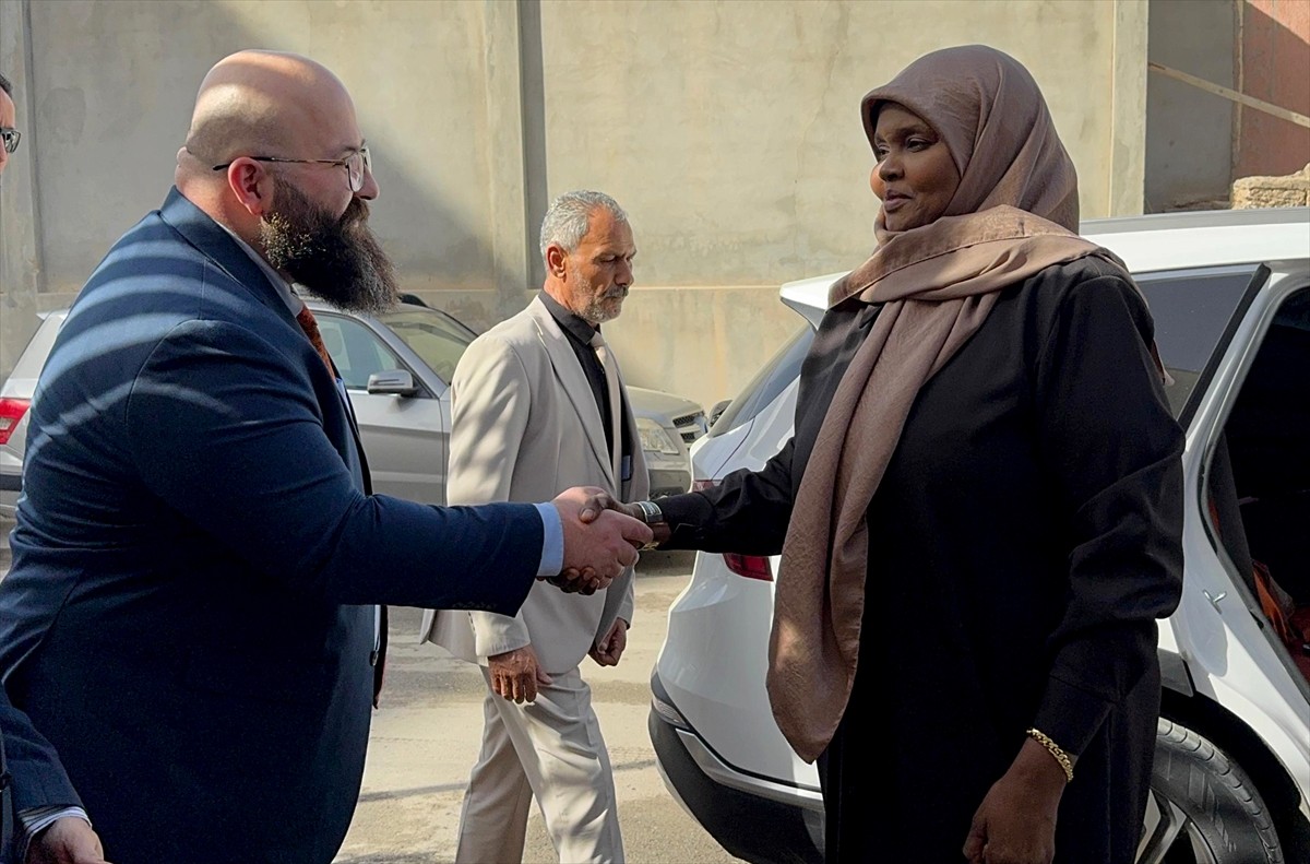 Libya Kültür Bakanı Mebruke Tugi (sağda), Trablus'ta Yunus Emre Enstitüsünü (YEE) ziyaret etti....