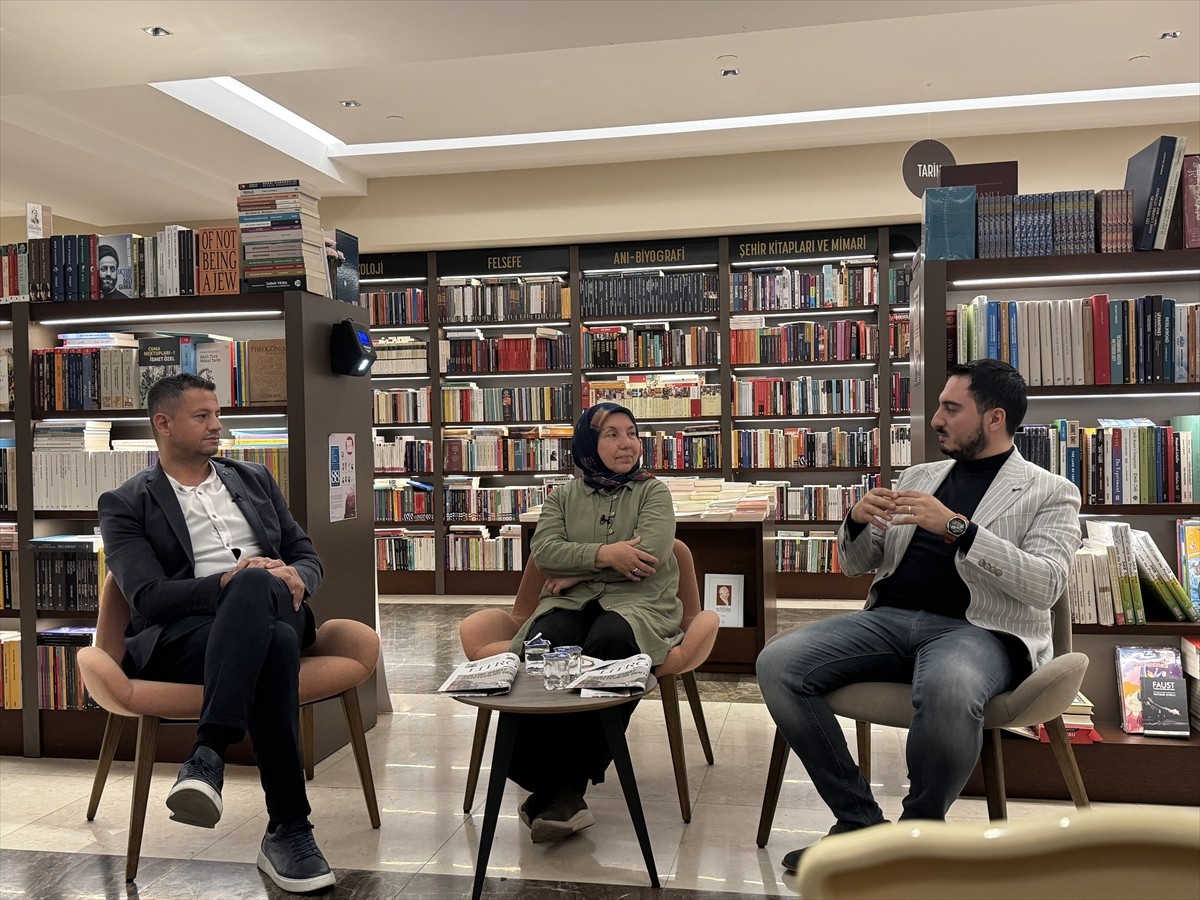 Litros Sanat'ın "Litros Sanat Konuşmaları" kapsamında düzenlediği "Neden Seyahat Ederiz" programı...