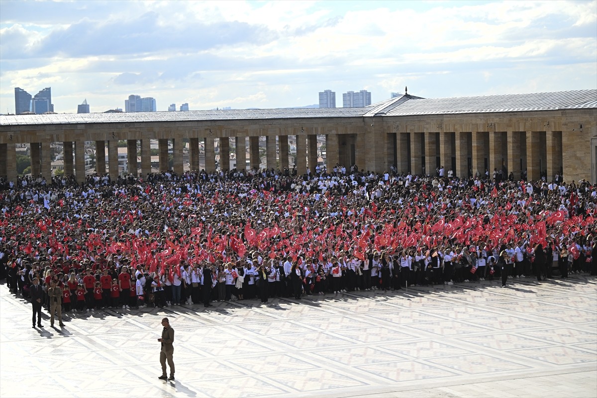 Lösemili Çocuklar Sağlık ve Eğitim Vakfı (LÖSEV) Yönetim Kurulu Başkanı Üstün Ezer, LÖSEV üyeleri...