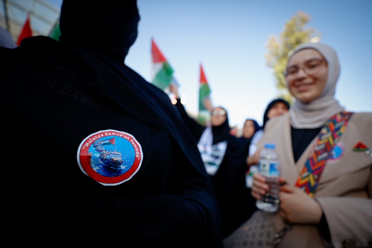 Malatya'da, İsrail'in Gazze ve Küresel Sumud Filosu'na yönelik saldırıları protesto edildi. İnönü...