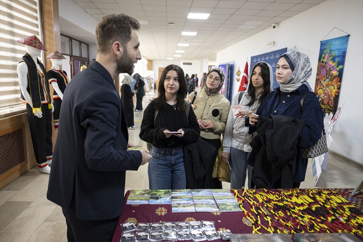 Malezya'nın Ankara Büyükelçiliği ve Ankara Hacı Bayram Veli Üniversitesi işbirliğinde "Malezya'nın...