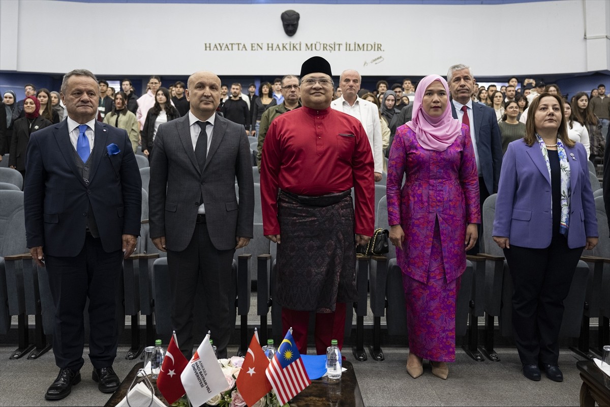 Malezya'nın Ankara Büyükelçiliği ve Ankara Hacı Bayram Veli Üniversitesi işbirliğinde "Malezya'nın...