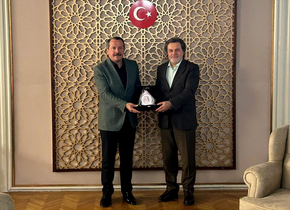 Memur-Sen Genel Başkanı Ali Yalçın (sol 2), İran temasları kapsamında, Tahran Büyükelçisi Hicabi...